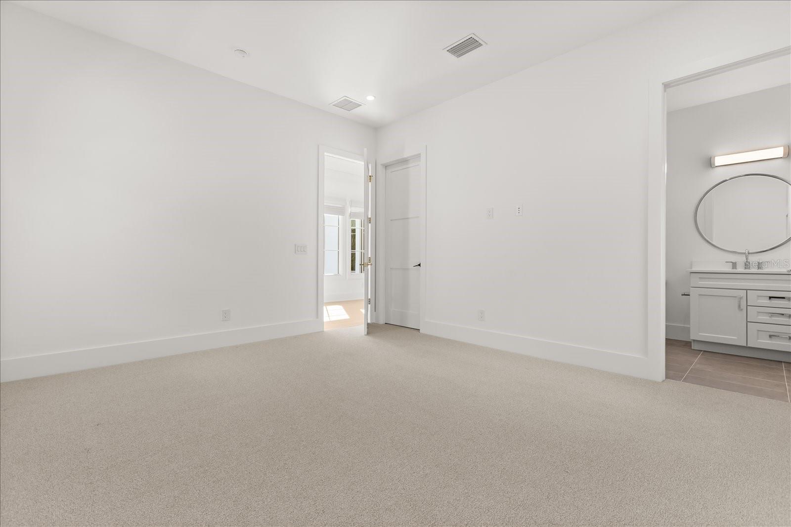 O6380037 Property Photo