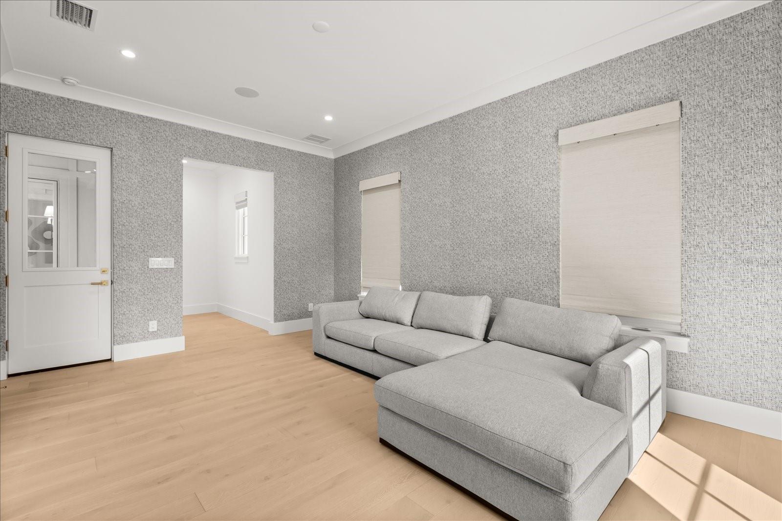 O6380037 Property Photo