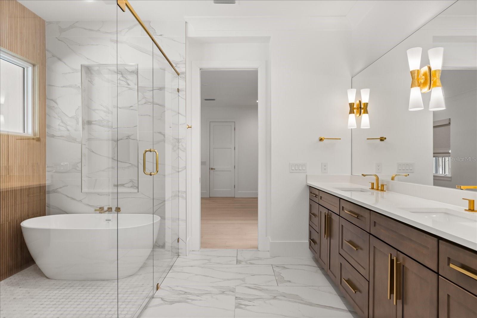 O6380037 Property Photo