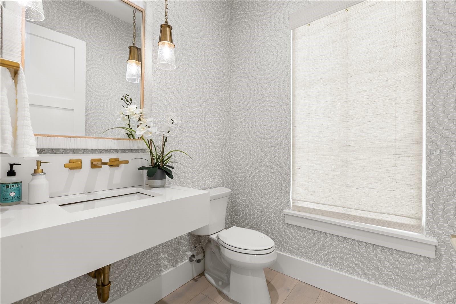 O6380037 Property Photo