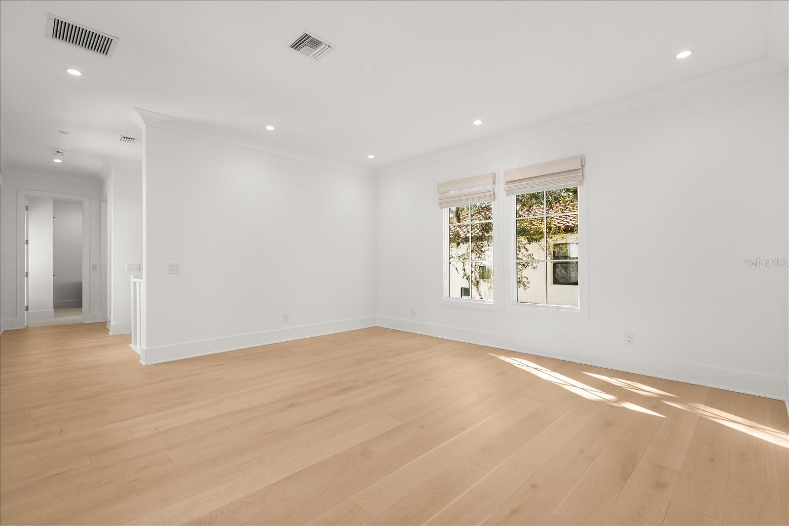 O6380037 Property Photo