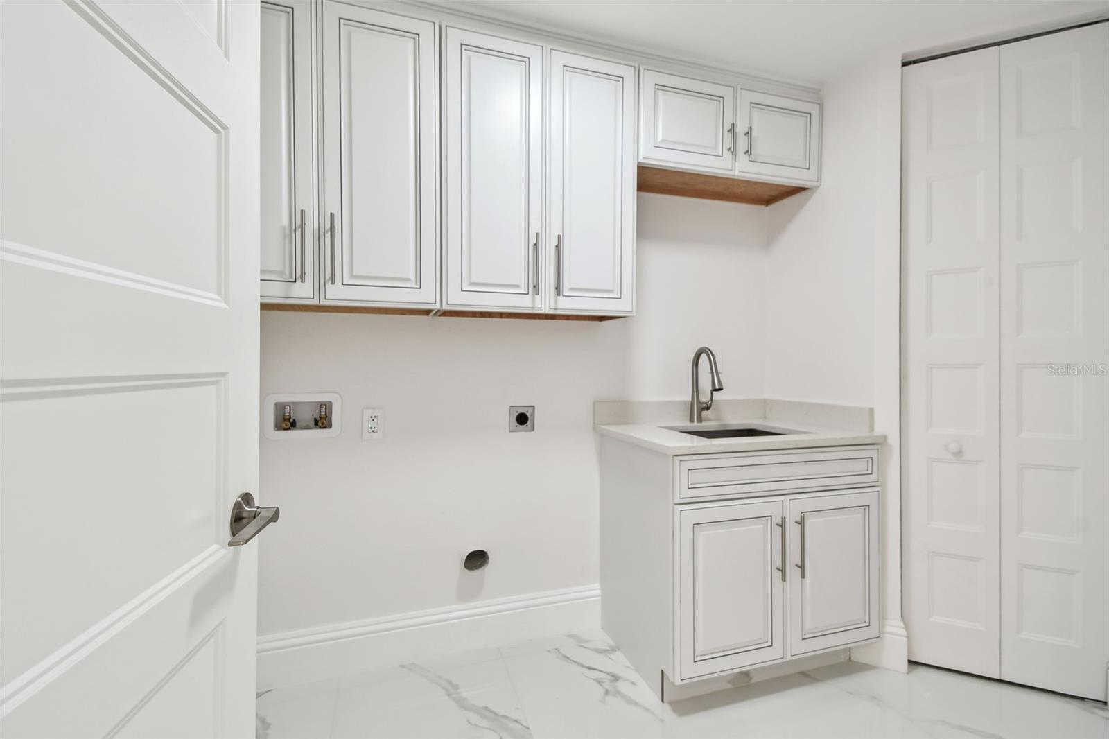 Laundry Room with hookups