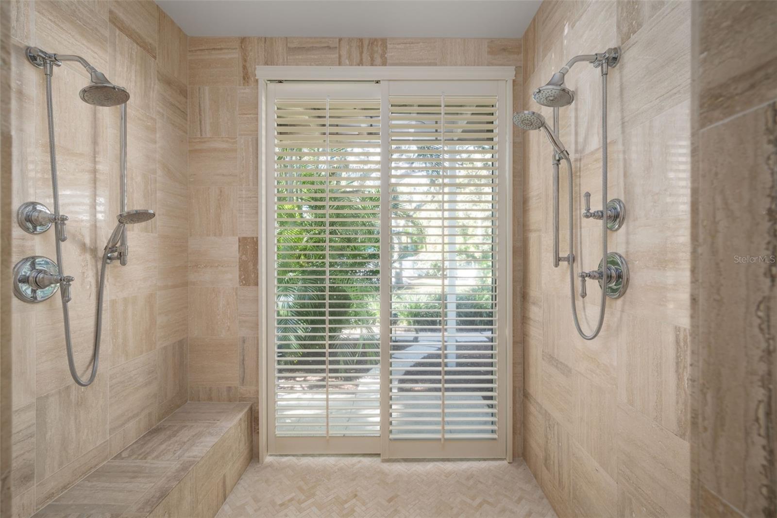 V4947182 Property Photo