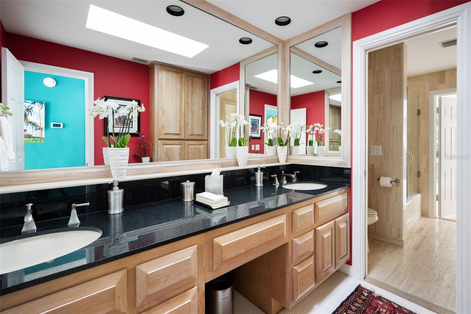 V4947182 Property Photo