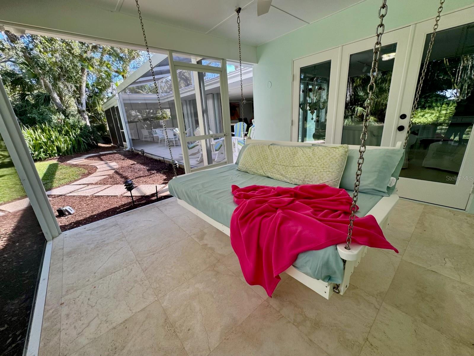 V4947182 Property Photo