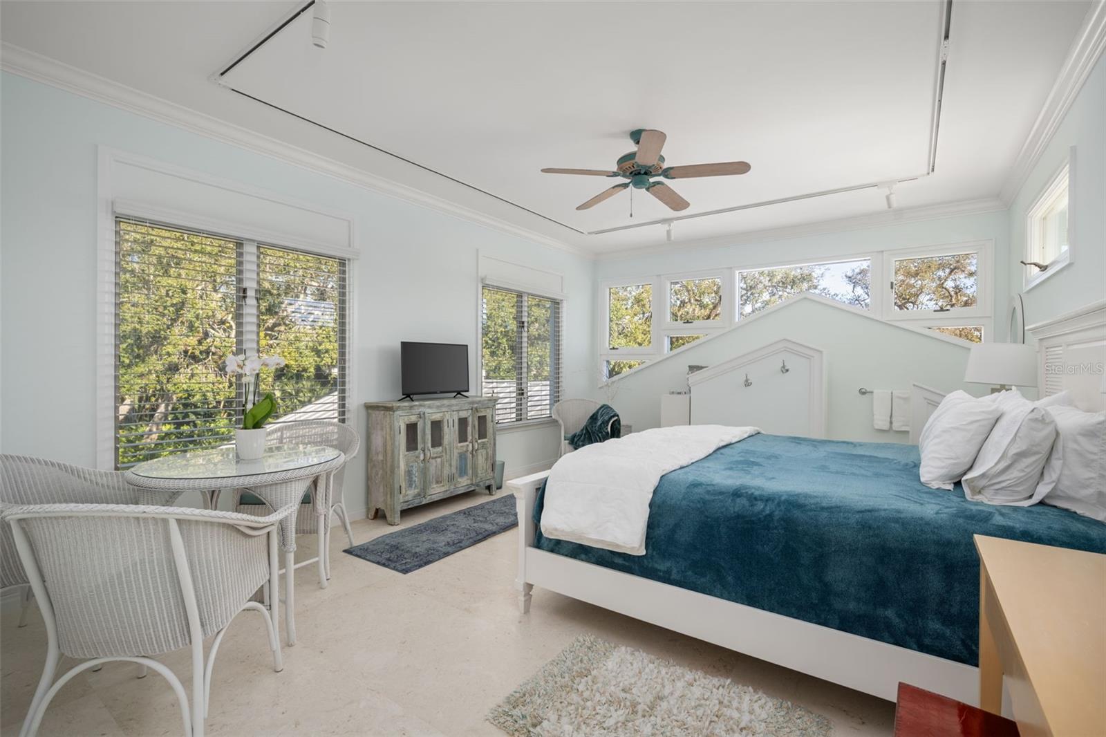 V4947182 Property Photo