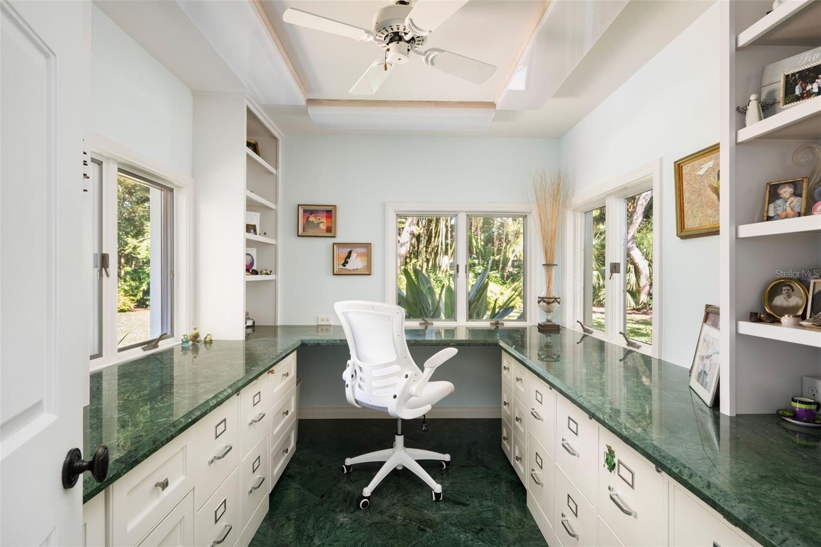 V4947182 Property Photo