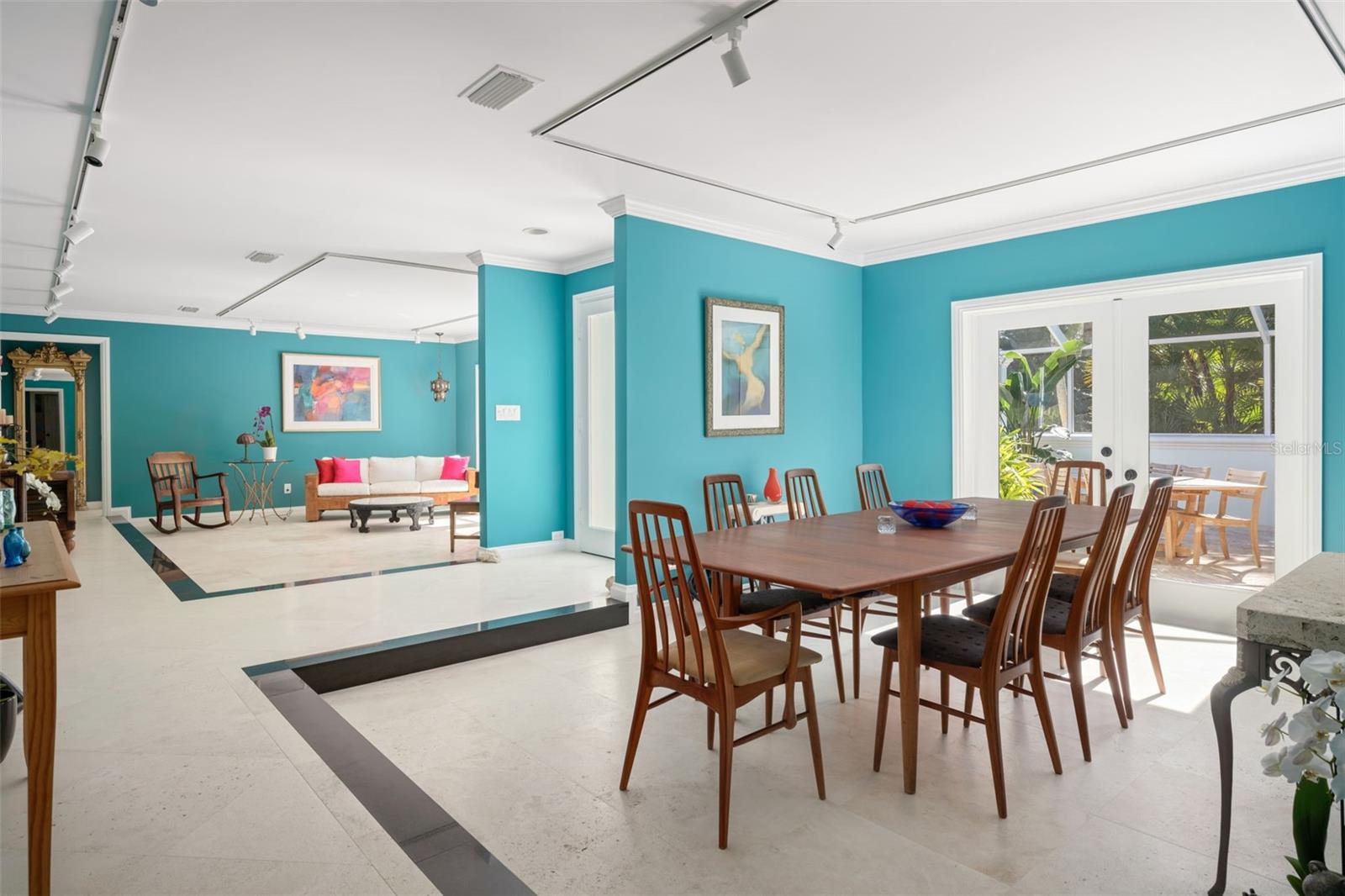 V4947182 Property Photo