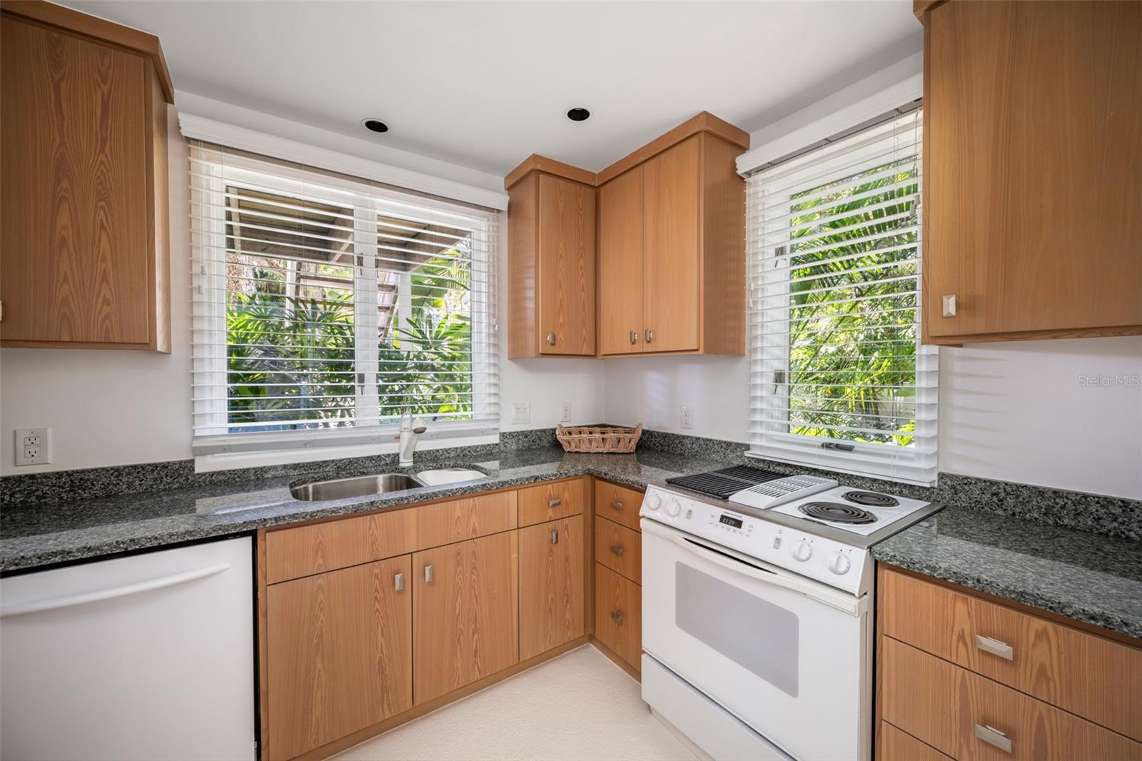 V4947182 Property Photo