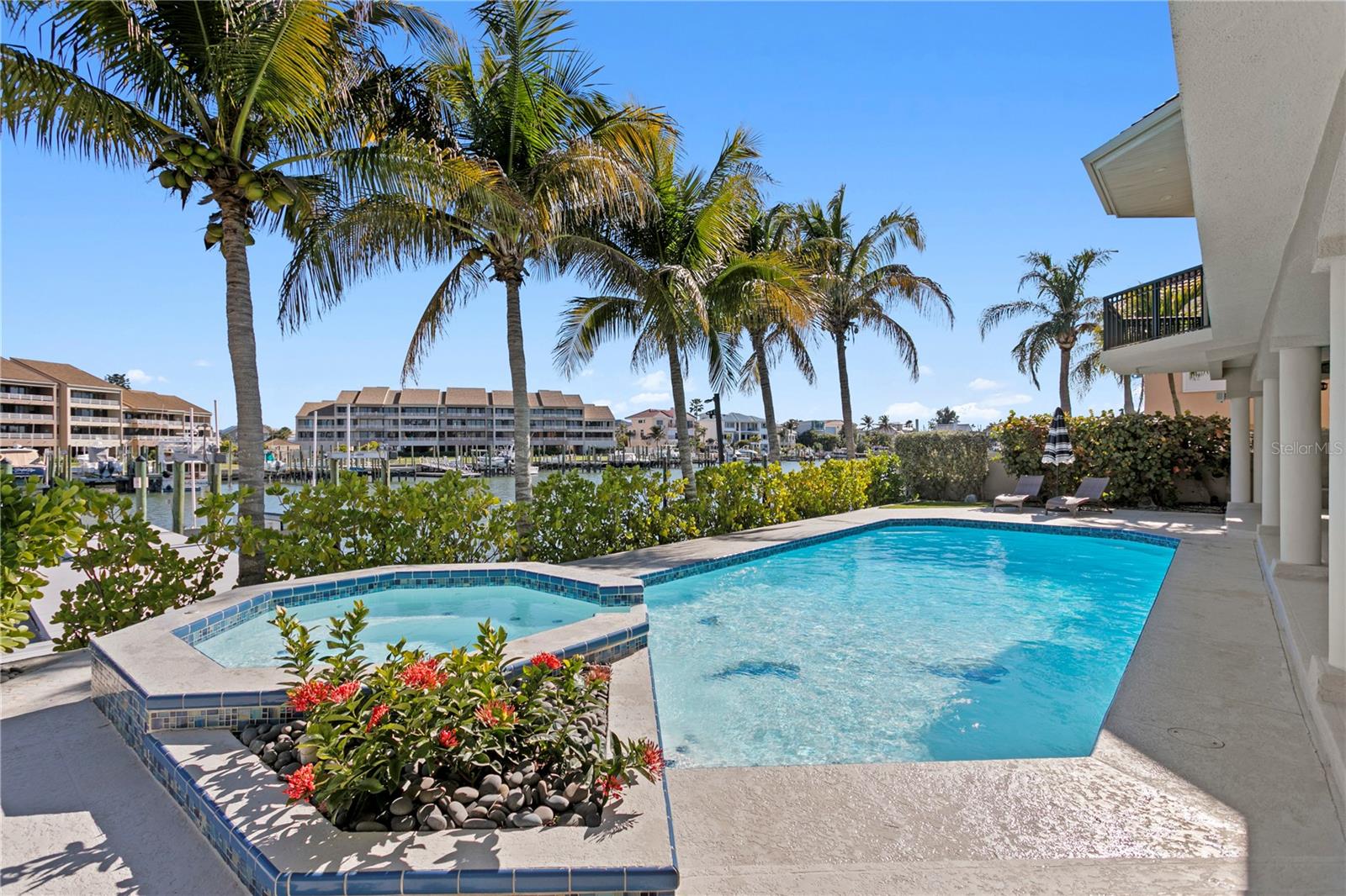 TB8473103 Property Photo