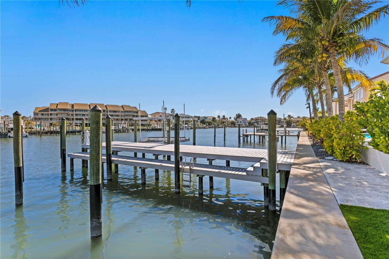 TB8473103 Property Photo