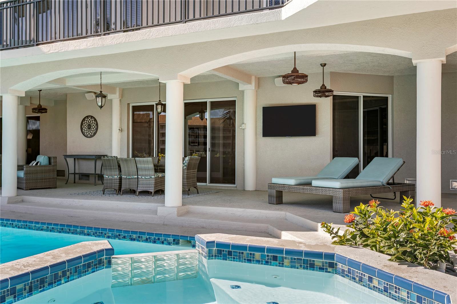 TB8473103 Property Photo