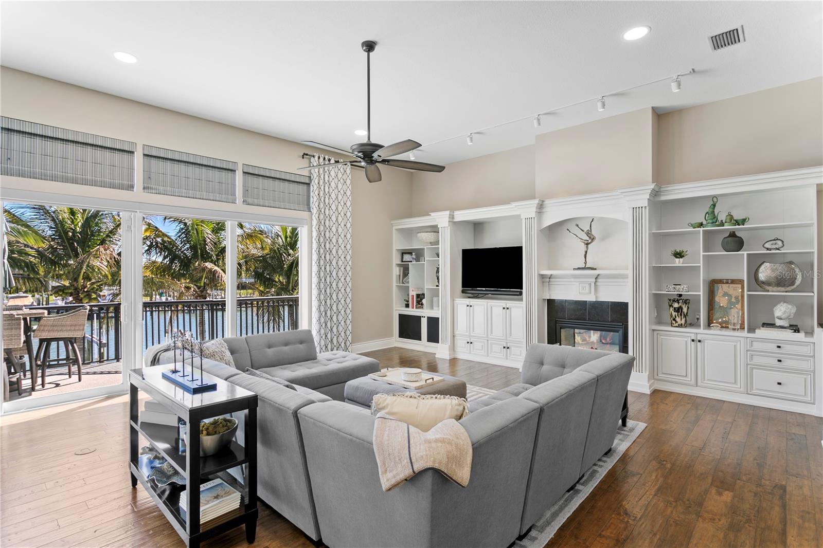 TB8473103 Property Photo