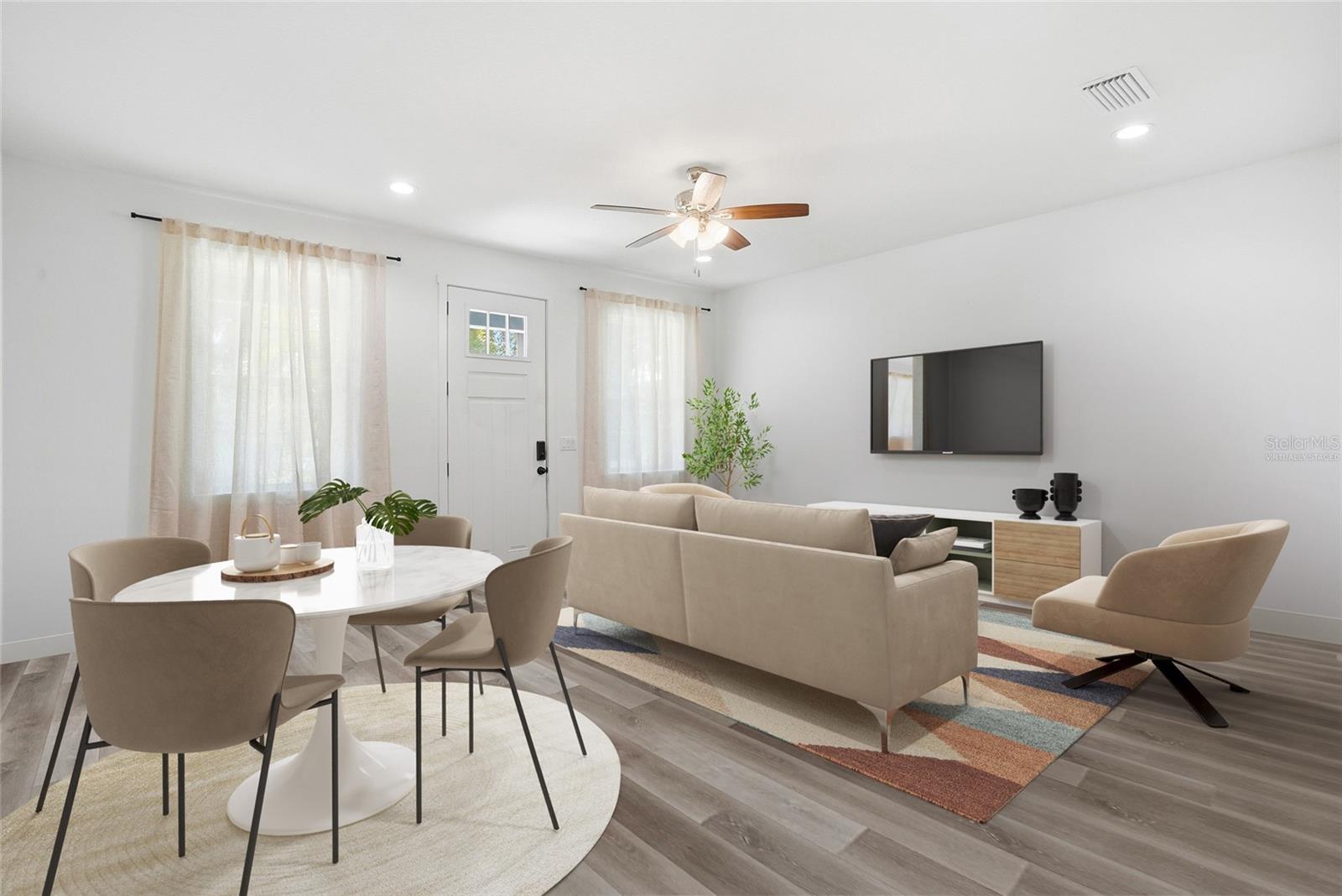 Virtually Staged Livingroom / Dining room combo