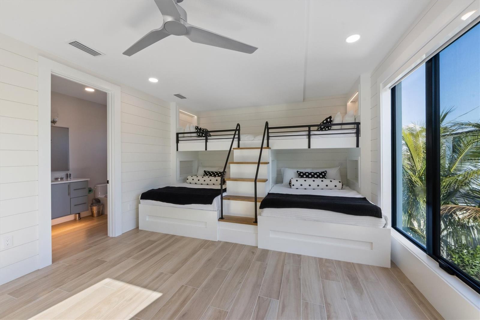 A4681449 Property Photo