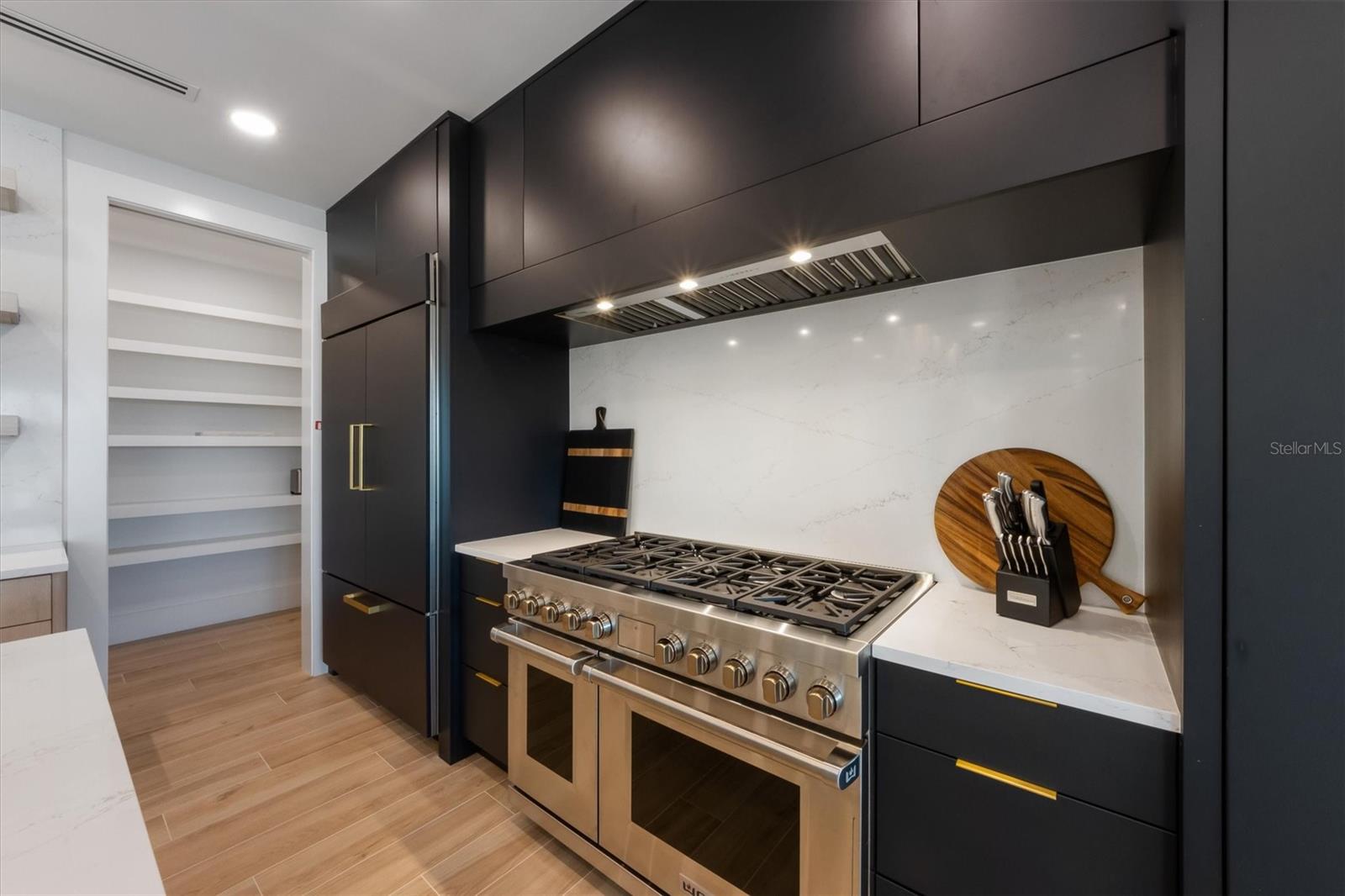 A4681449 Property Photo