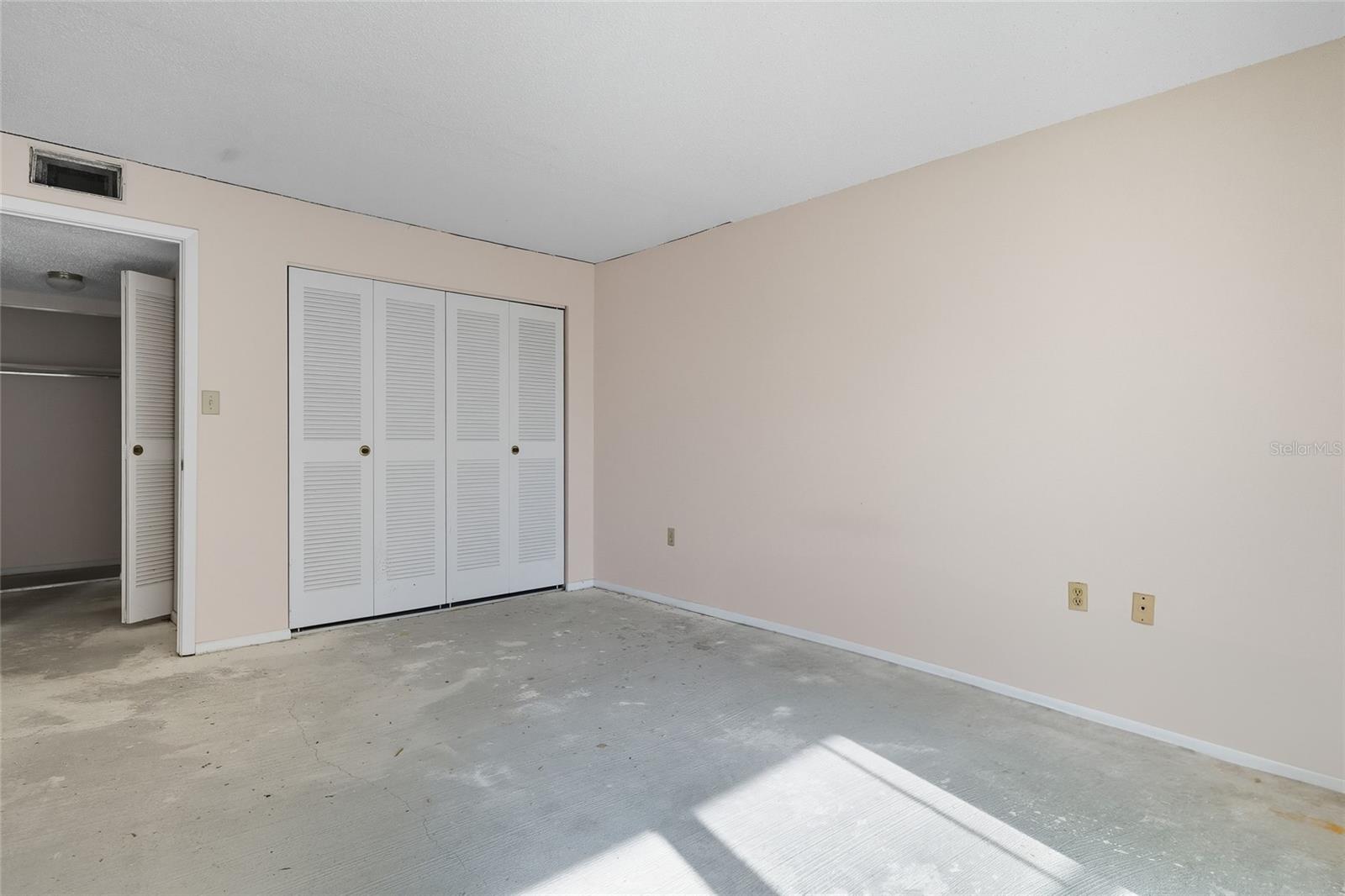 TB8473352 Property Photo