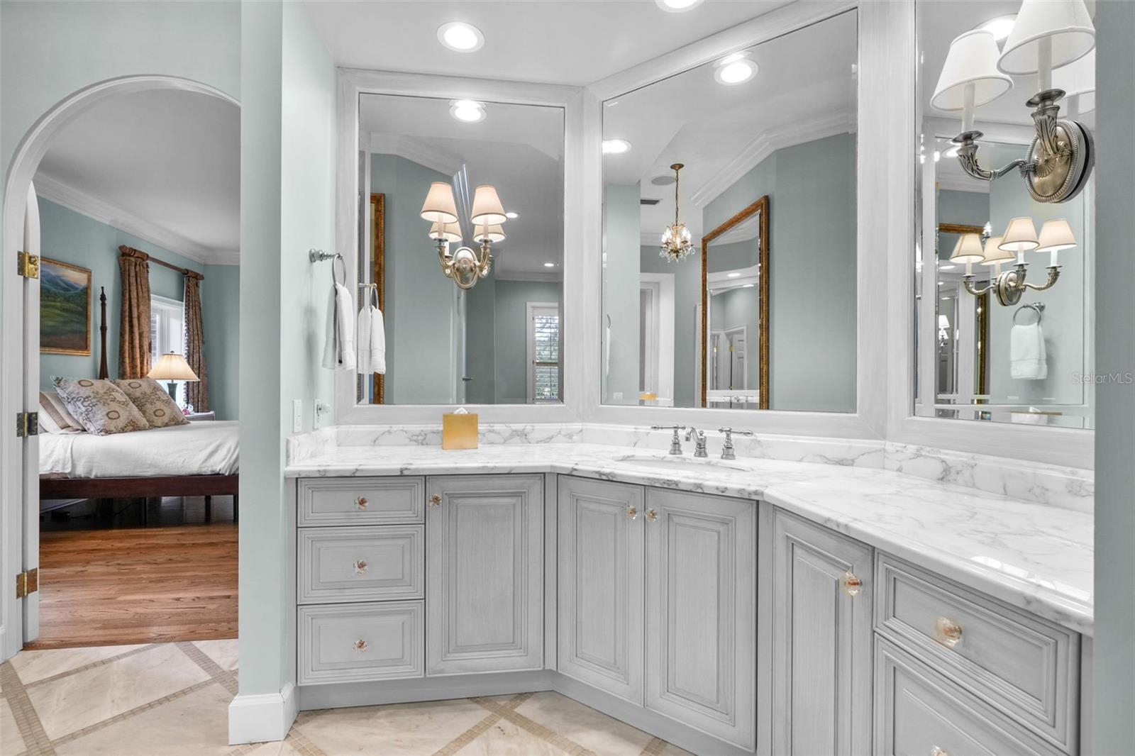 TB8473353 Property Photo