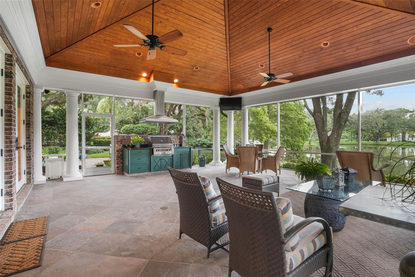 TB8473353 Property Photo