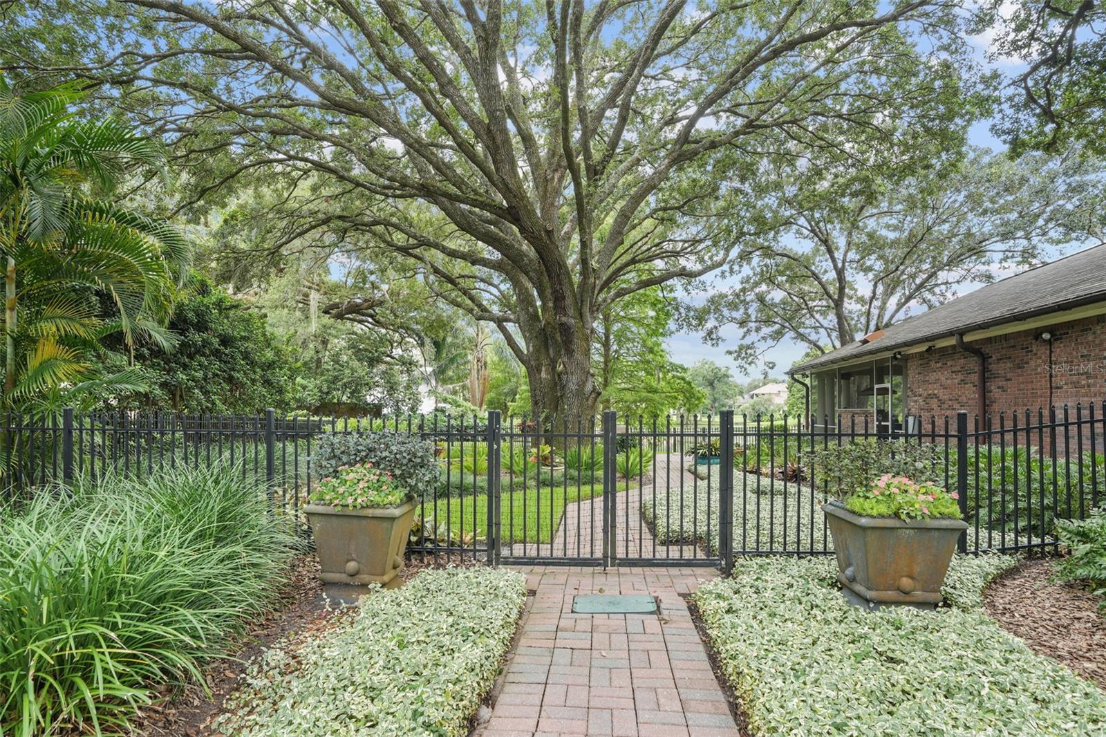 TB8473353 Property Photo