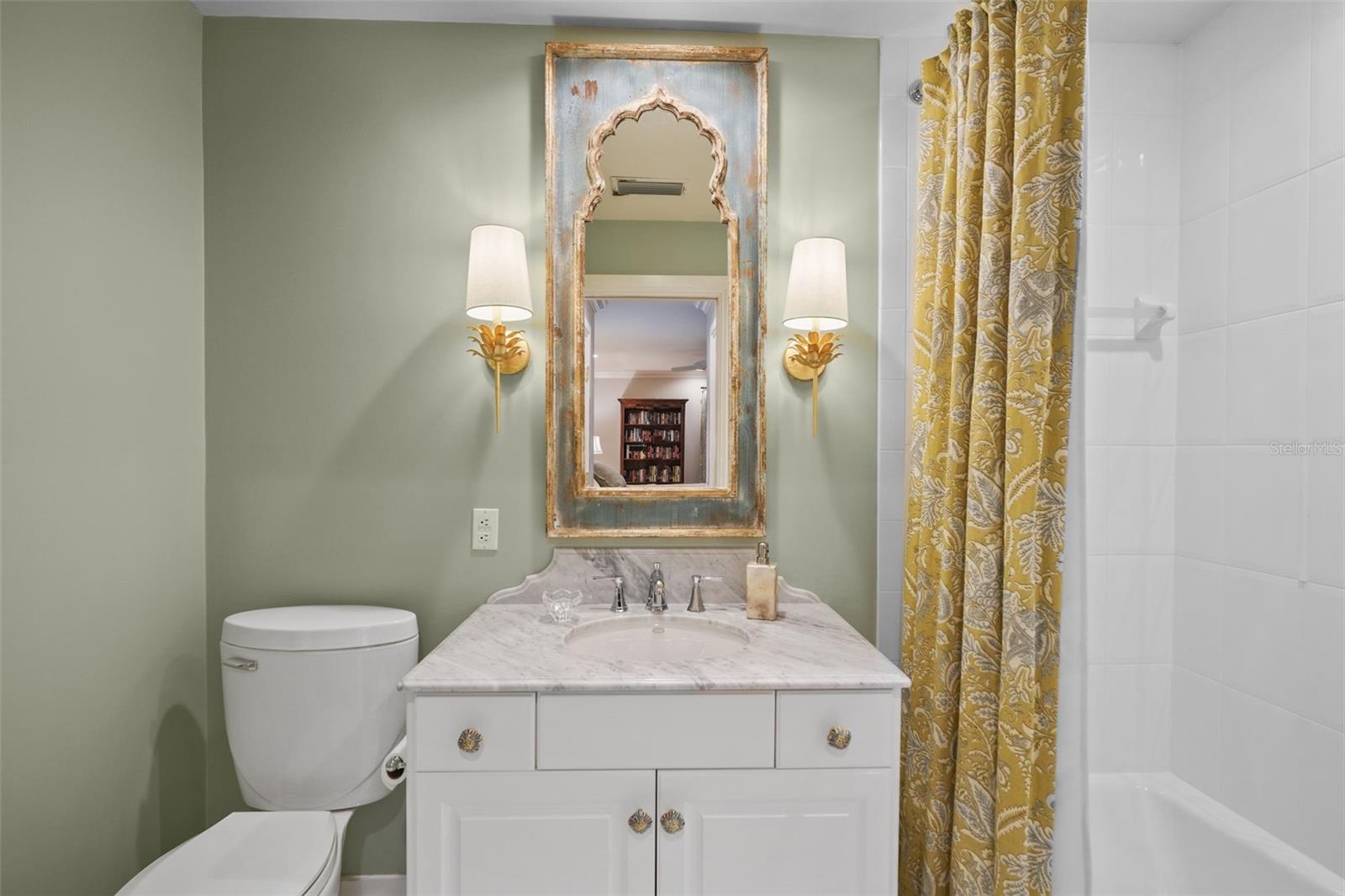 TB8473353 Property Photo