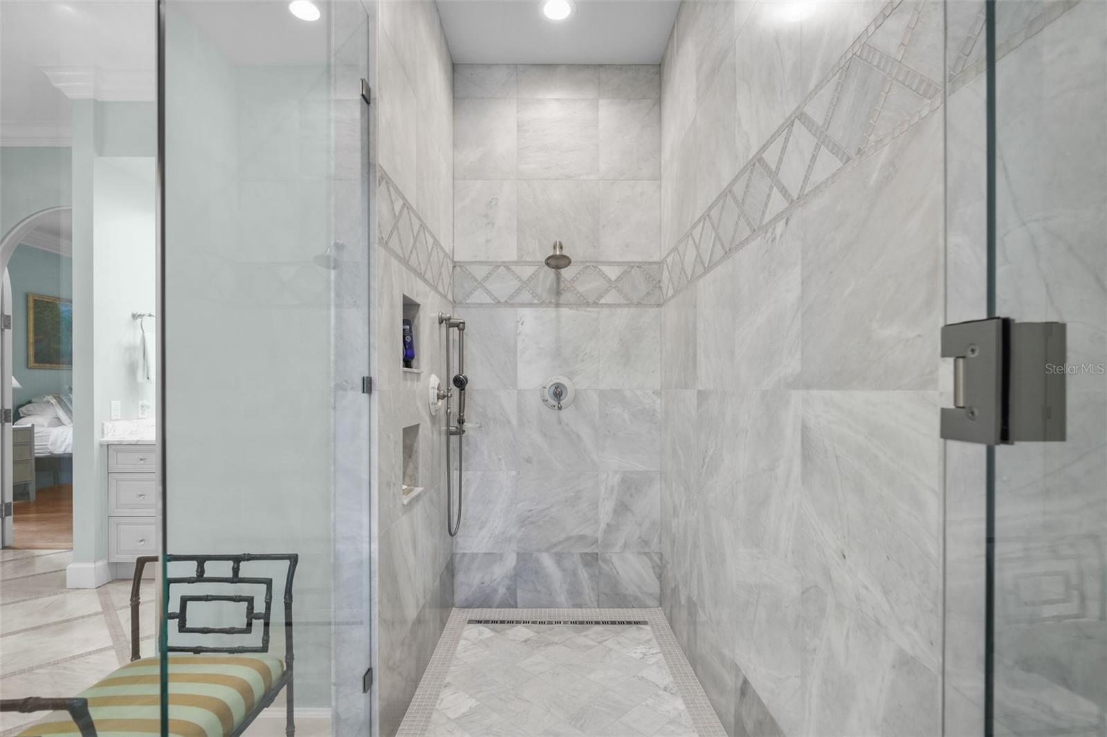 TB8473353 Property Photo