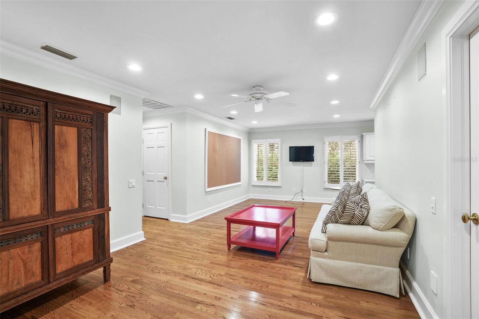 TB8473353 Property Photo