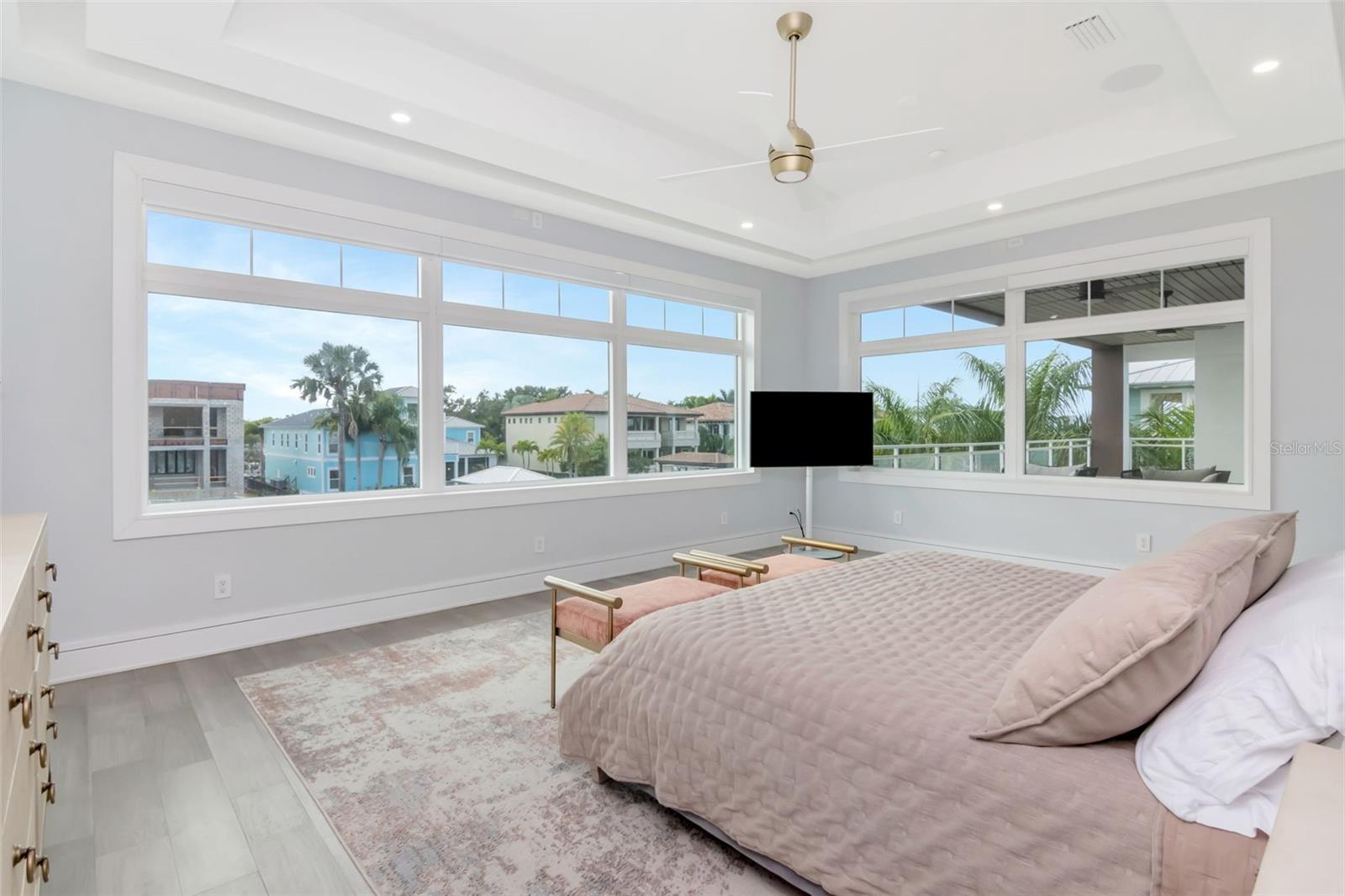 TB8473389 Property Photo