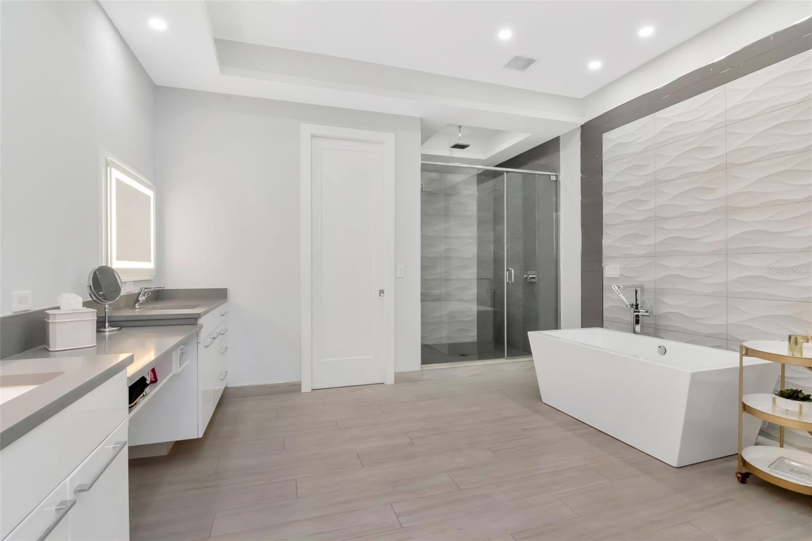 TB8473389 Property Photo