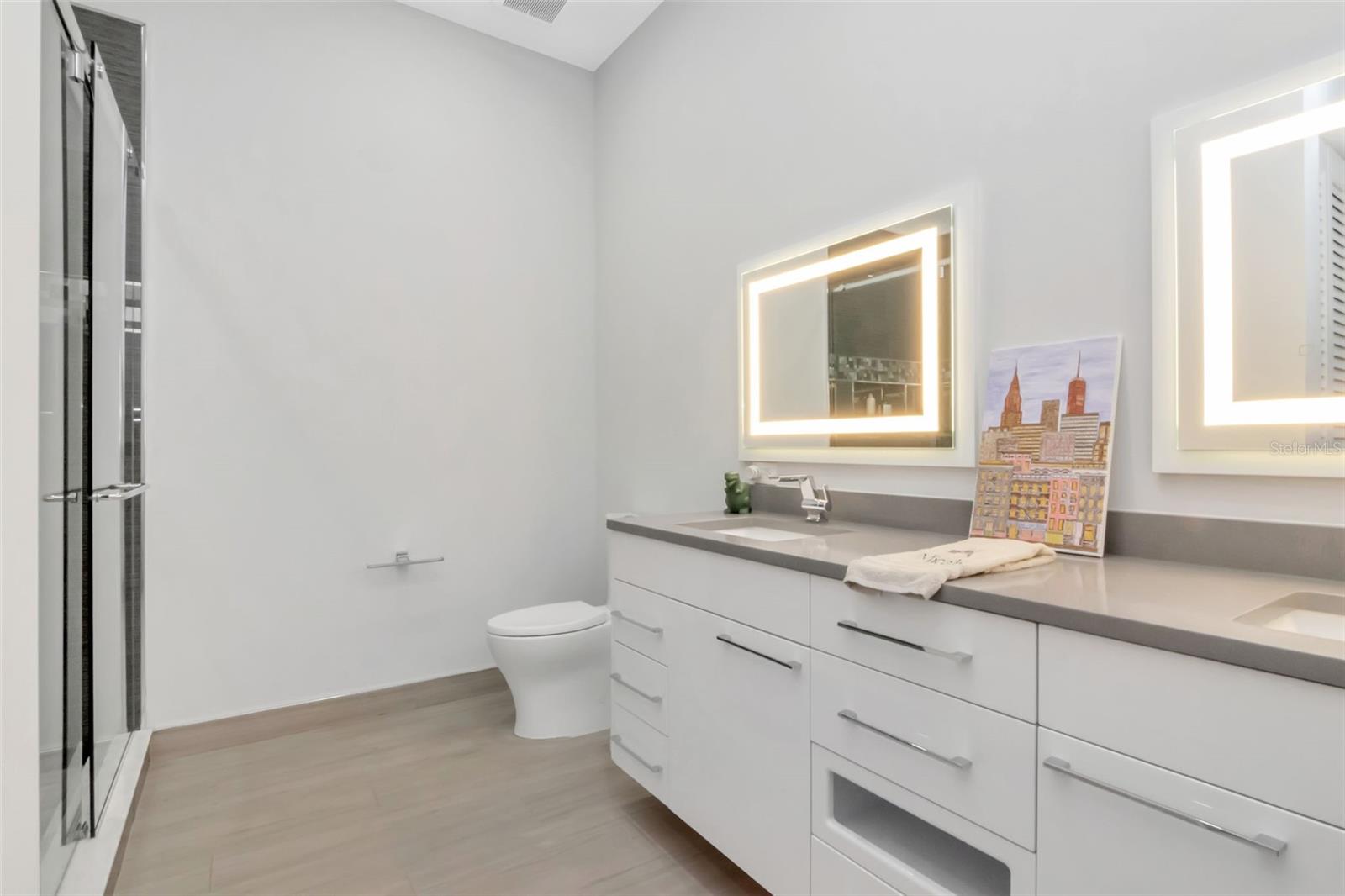 TB8473389 Property Photo