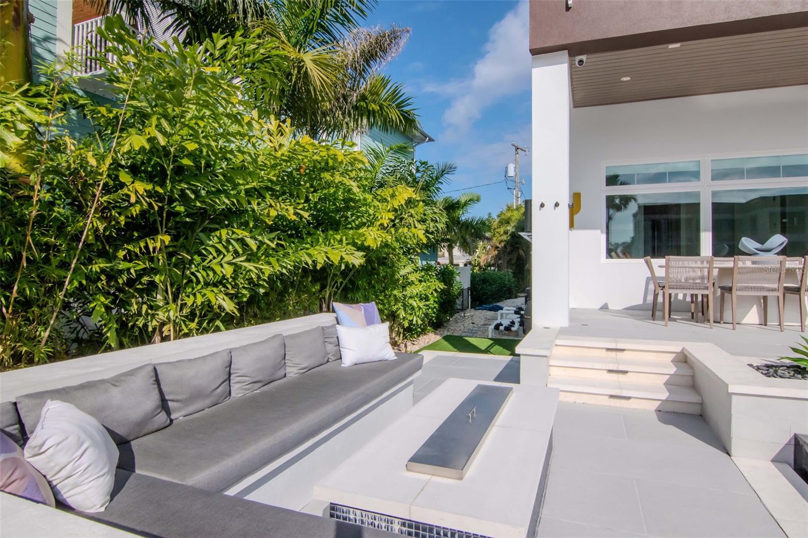 TB8473389 Property Photo