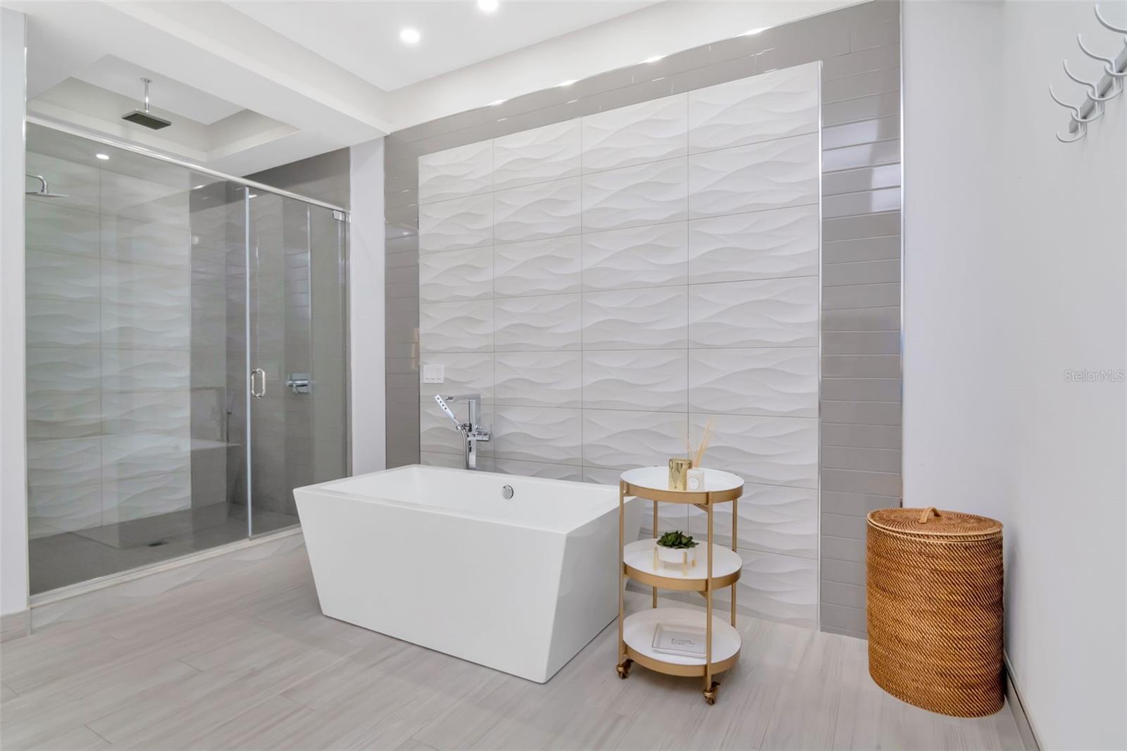 TB8473389 Property Photo