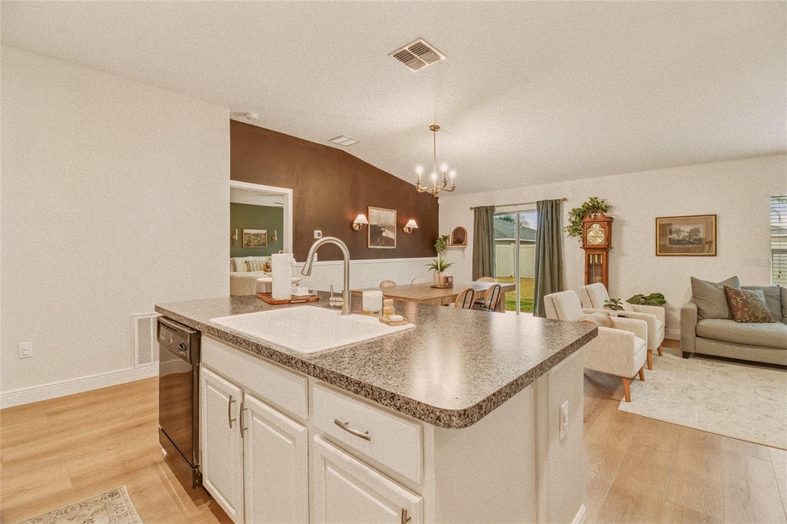 Open and Airy Kitchen Island