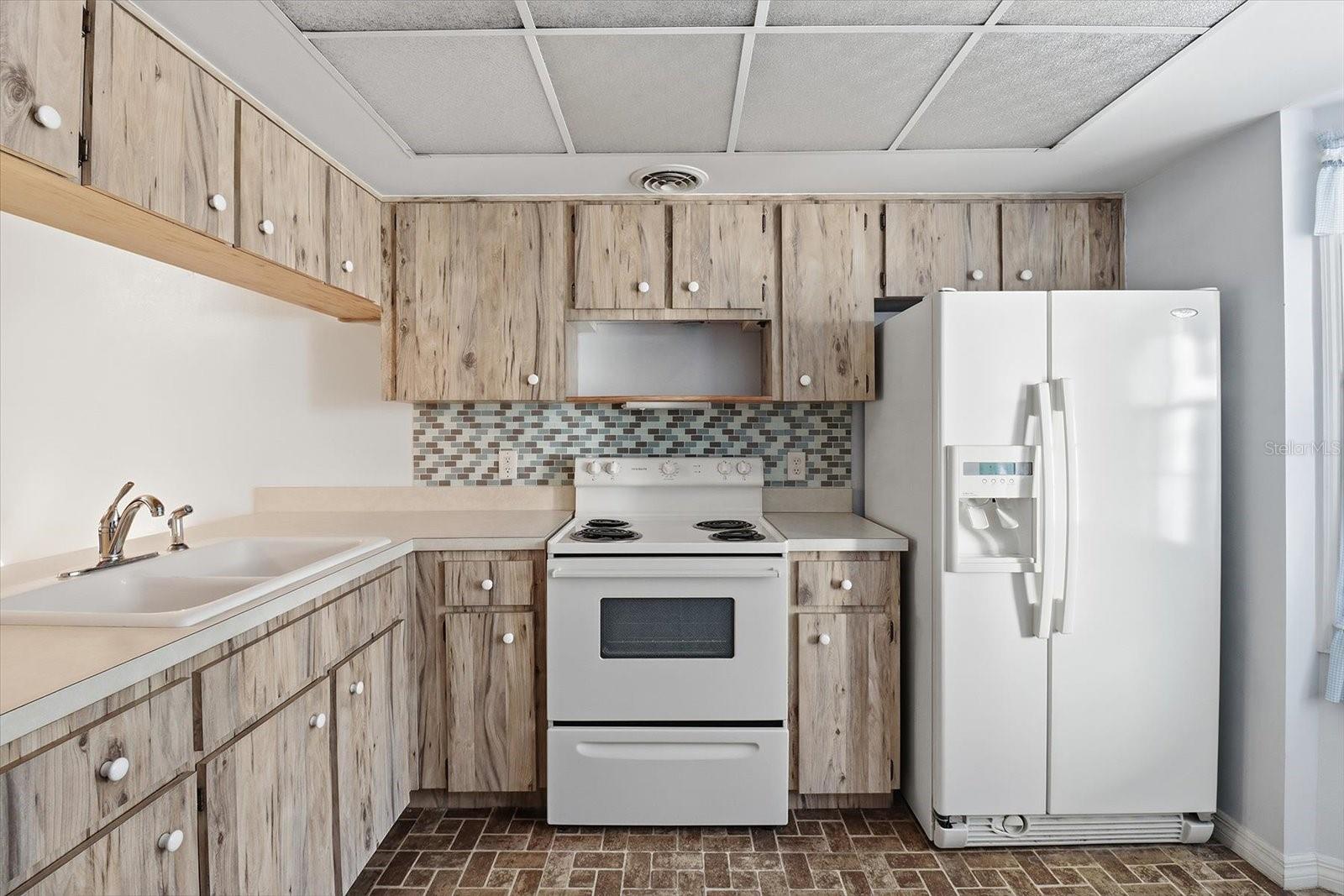 OM718251 Property Photo