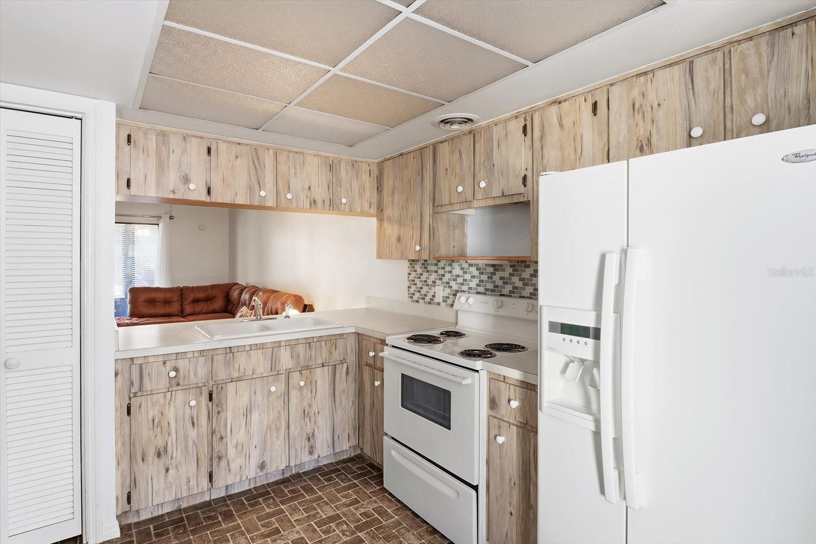 OM718251 Property Photo