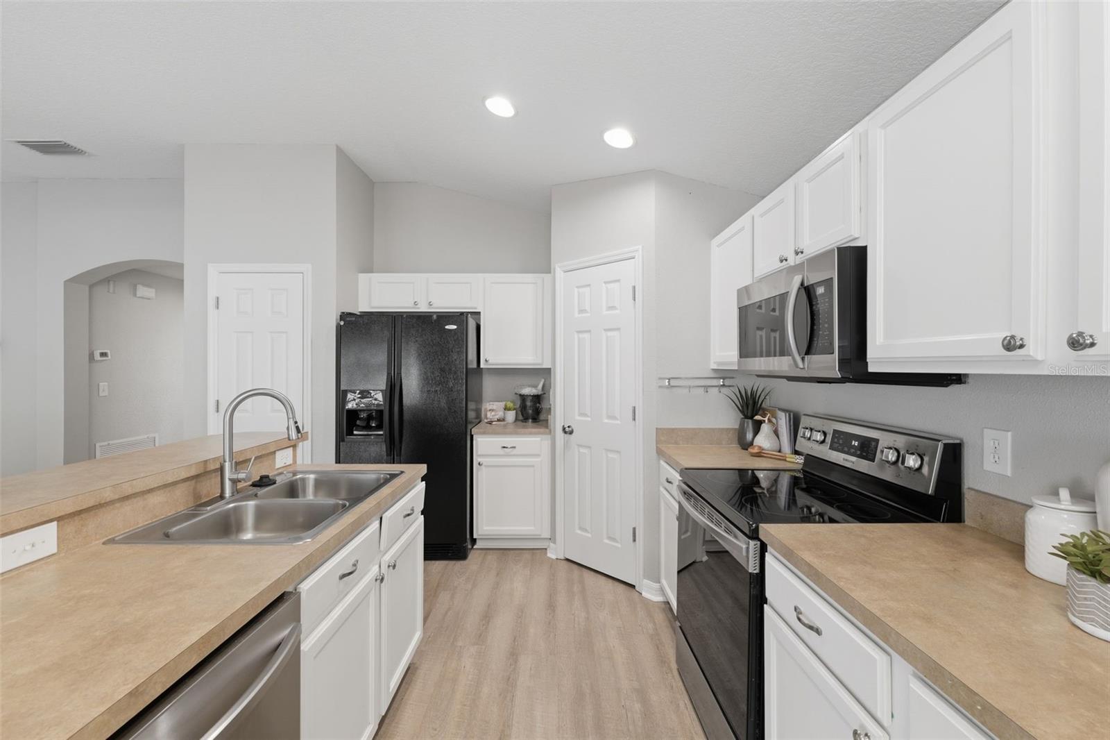 6039 DESERT PEACE AVE, LAND O LAKES, FL, 34639