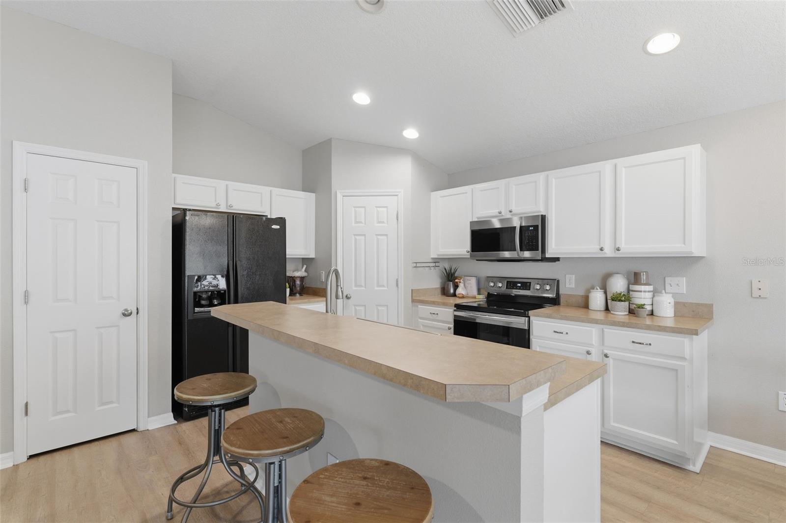 6039 DESERT PEACE AVE, LAND O LAKES, FL, 34639