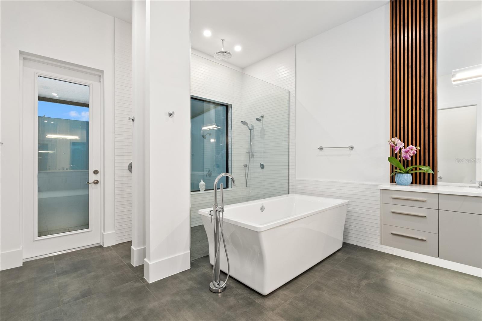 A4681551 Property Photo