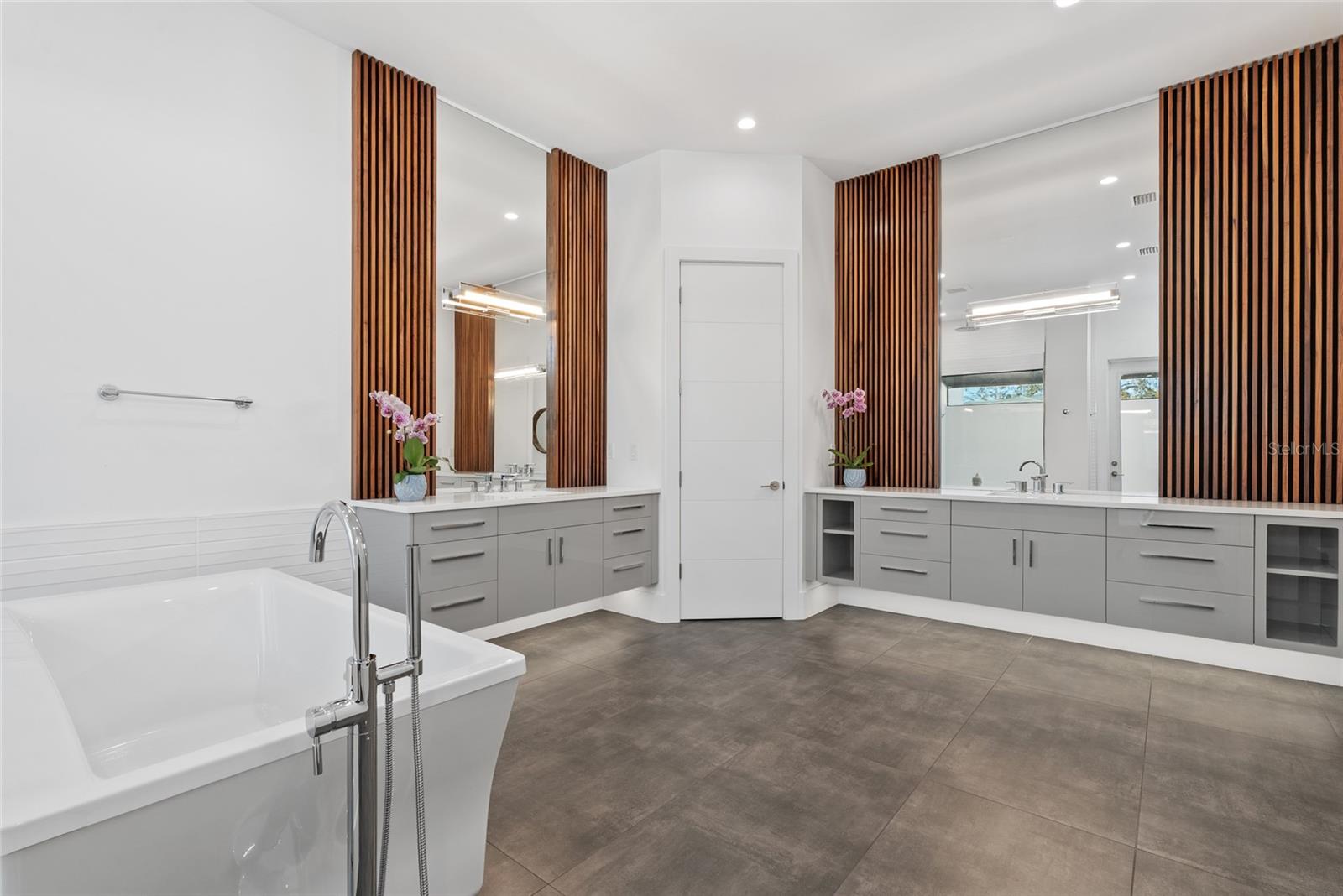 A4681551 Property Photo