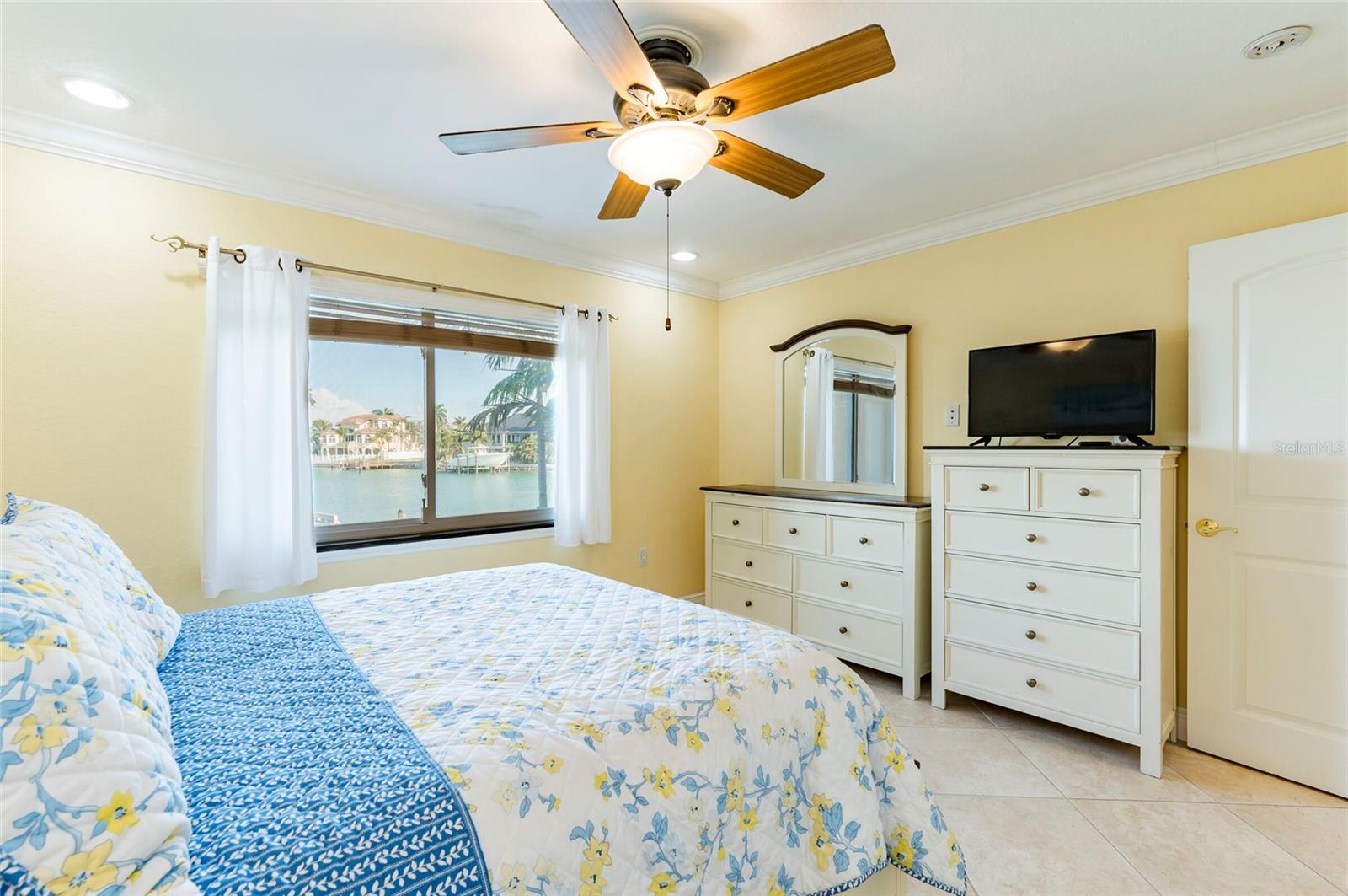 11605 3RD ST E #207, TREASURE ISLAND, FL, 33706