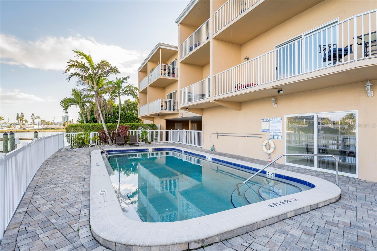 11605 3RD ST E #207, TREASURE ISLAND, FL, 33706