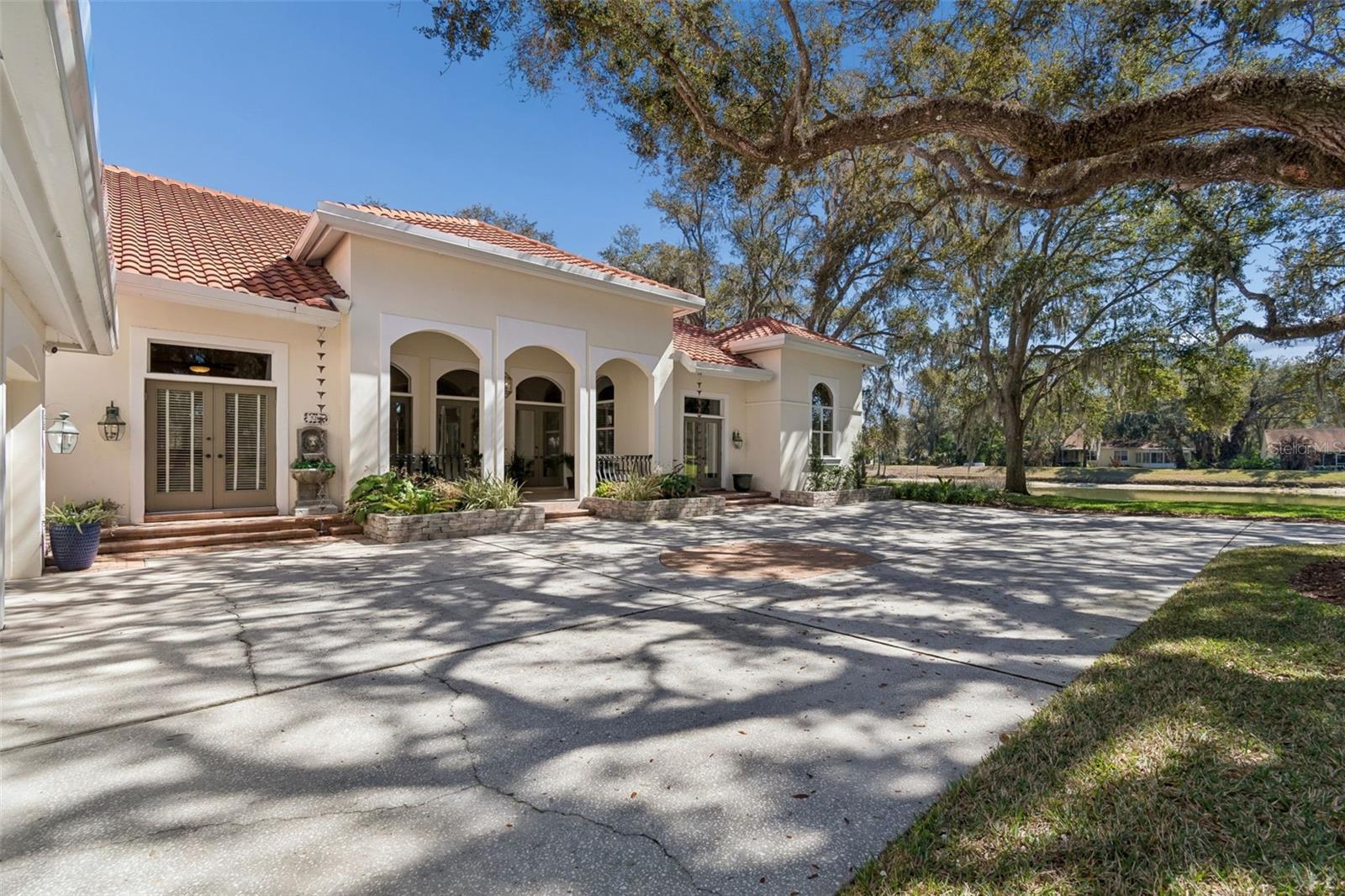 The Front Arches Leading To The Veranda Are Classic Mediterranean Style Architecture