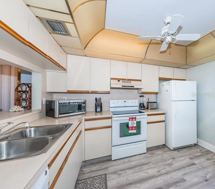 5724 PUERTA DEL SOL BLVD S #248, ST PETERSBURG, FL, 33715