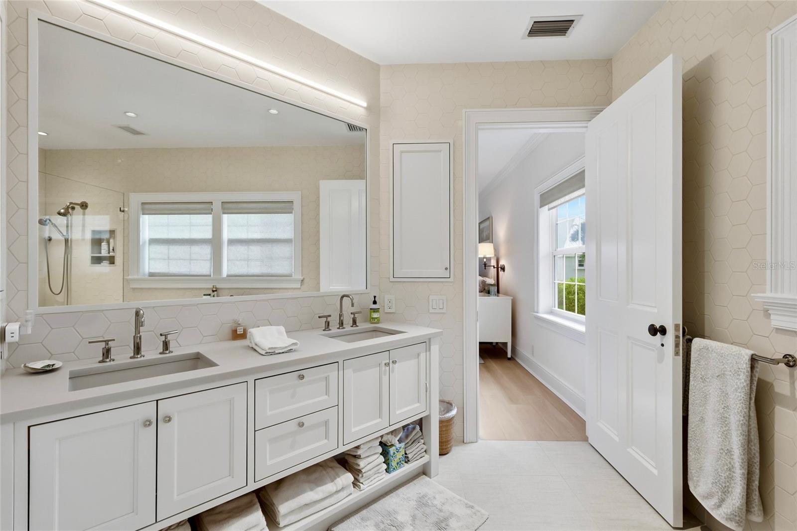 D6146048 Property Photo