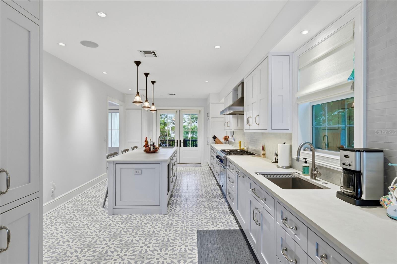 D6146048 Property Photo