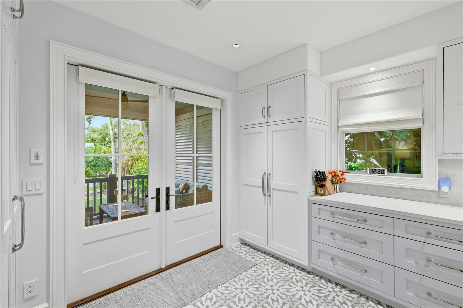 D6146048 Property Photo