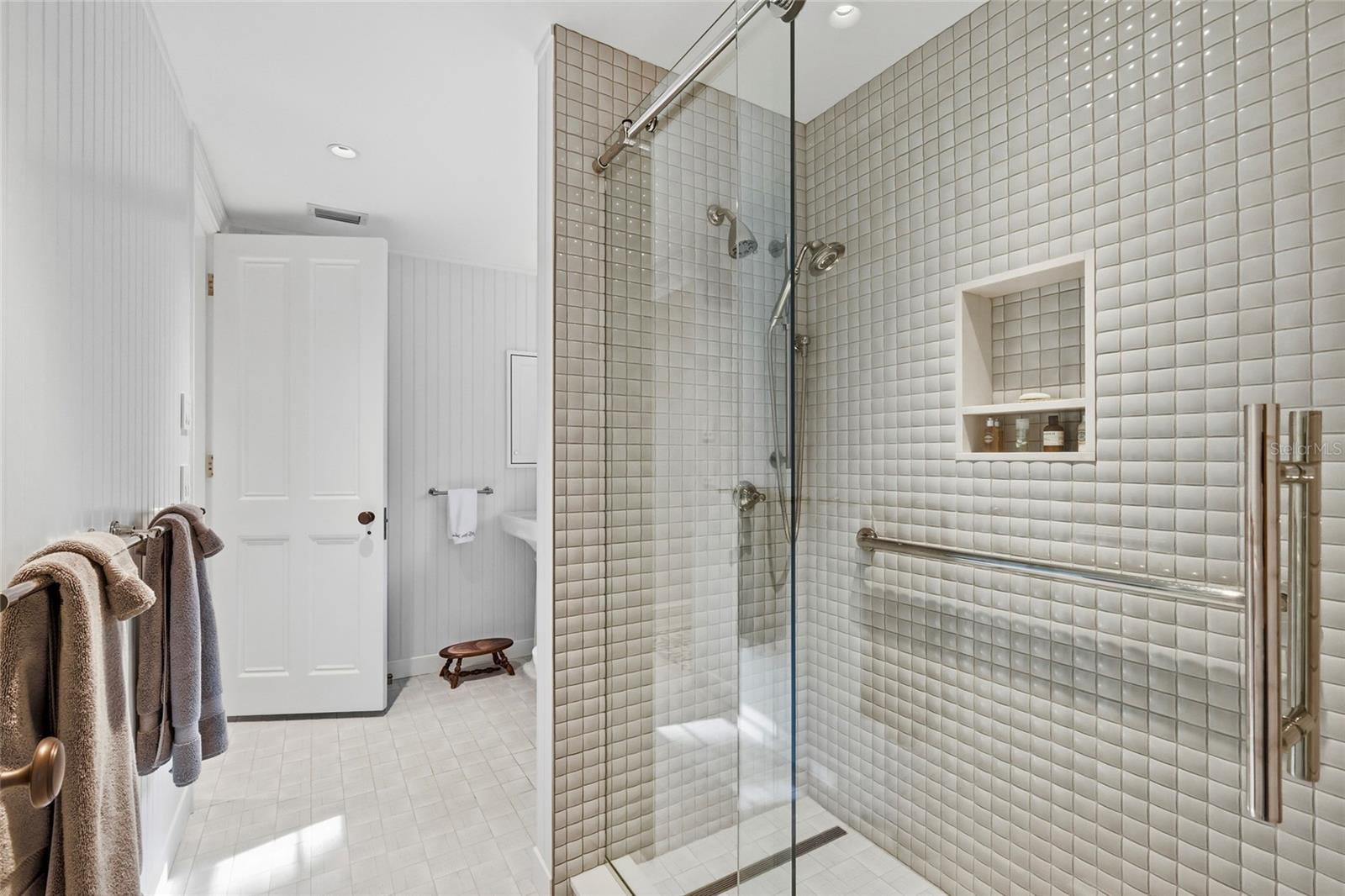 D6146048 Property Photo