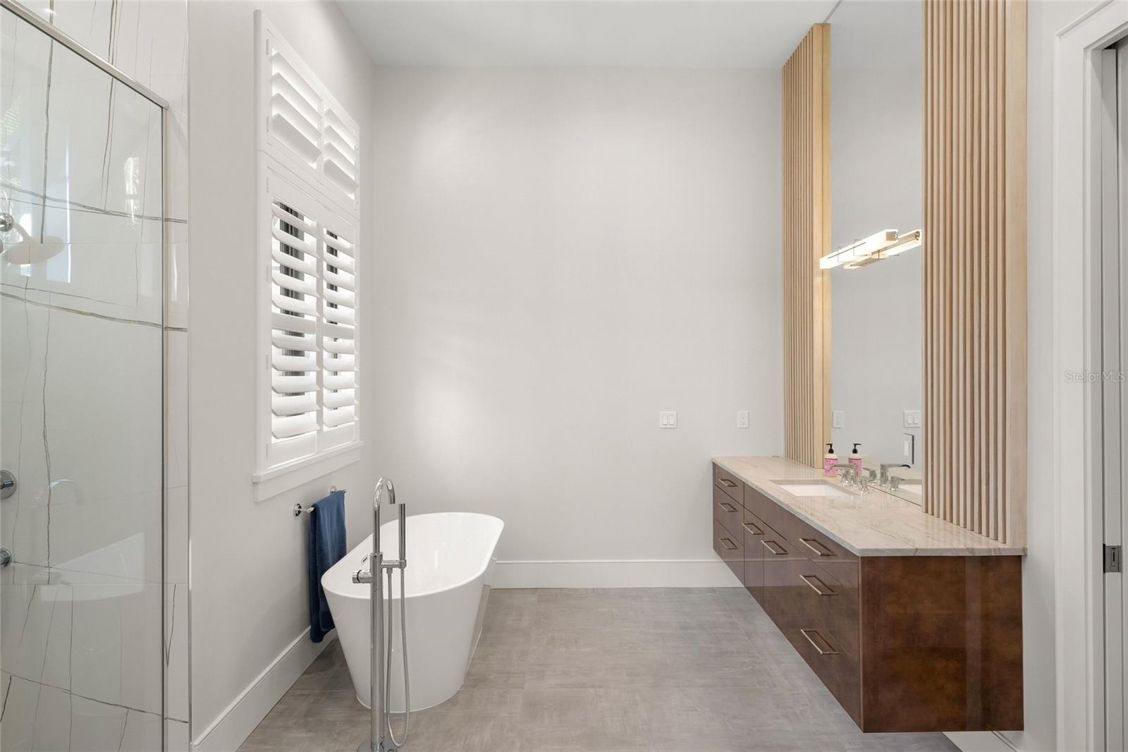 A4681620 Property Photo