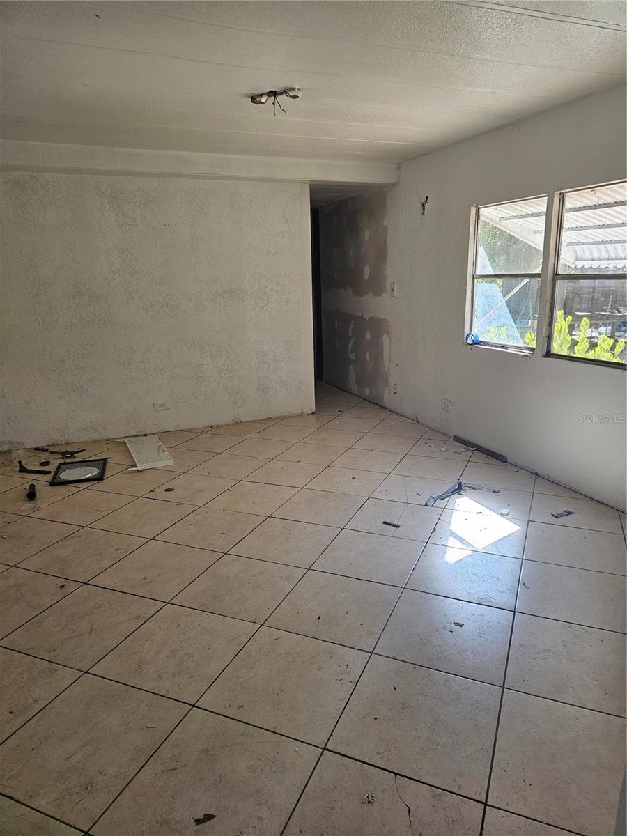 OM718345 Property Photo