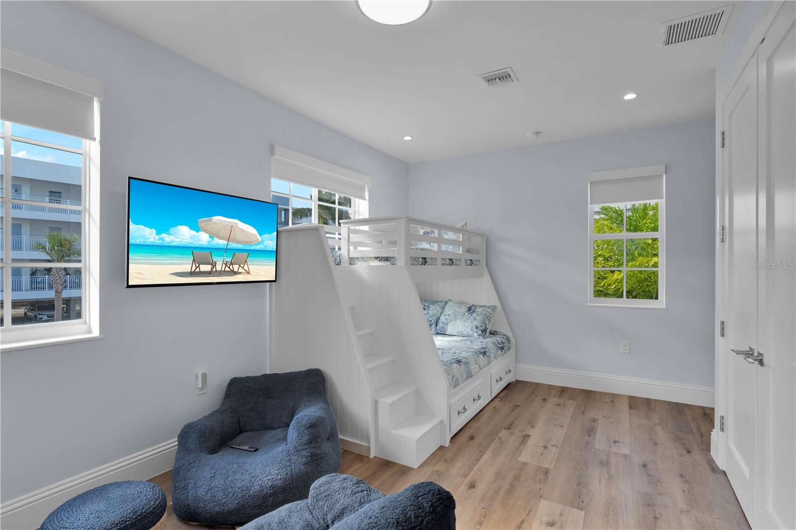 W7882829 Property Photo